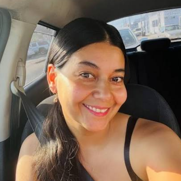 Yessenia Contreras F.- Compradora de Facebook